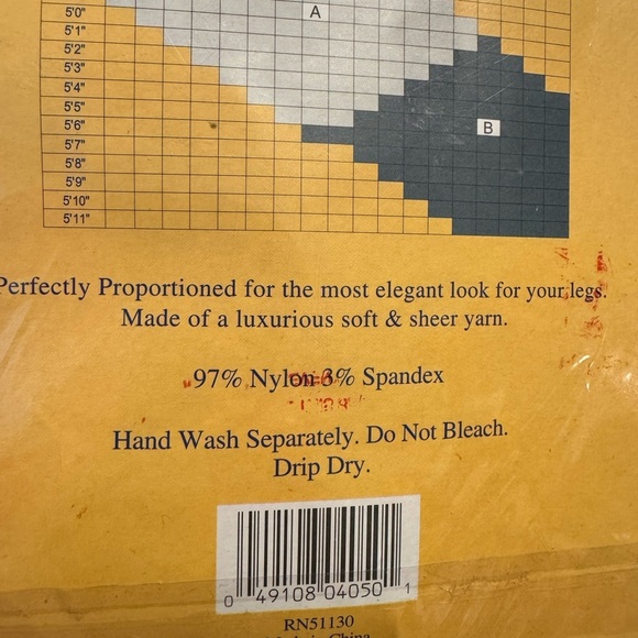 BN in Packaging Pair of Comfort Sheer Navy Pantyhose by Isadora Size A - Picture 6 of 7